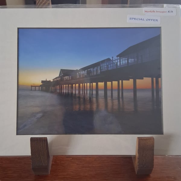  CROMER PIER IN NORFOLK MOUNTED PHOTO