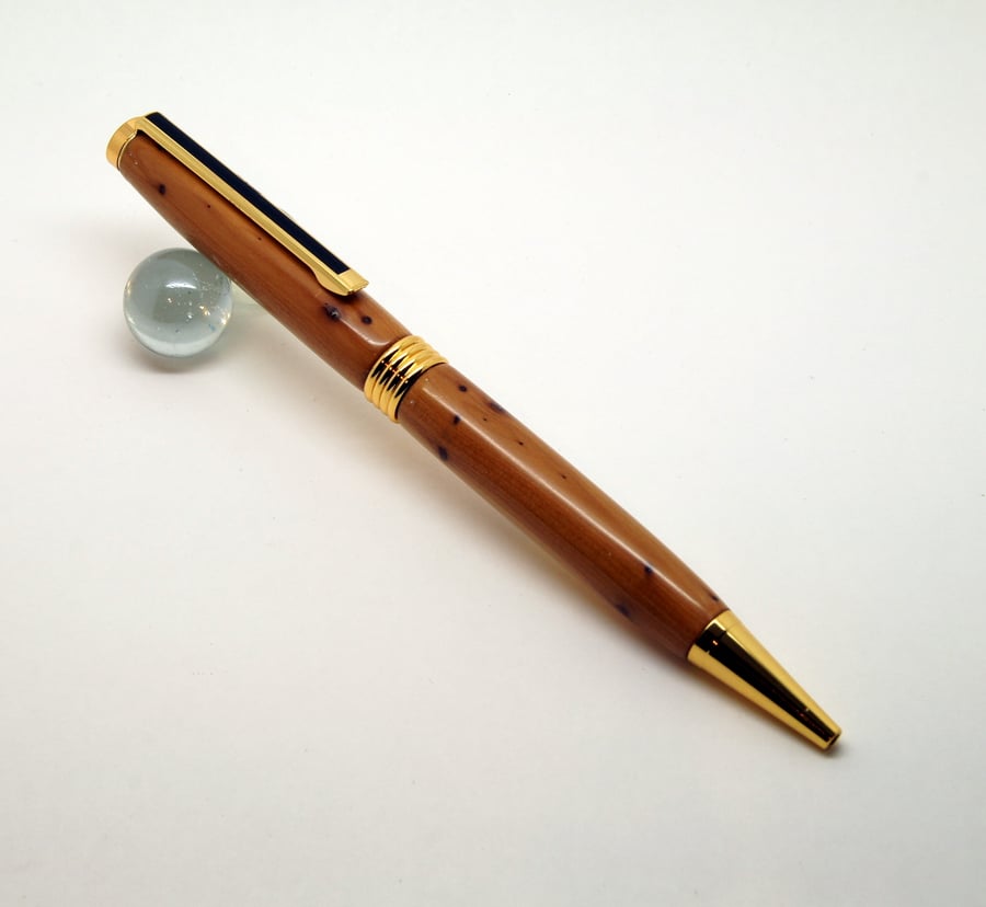 Streamline pen in lovely English Yew