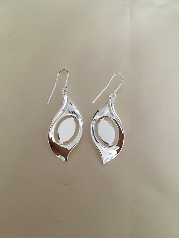 Twisted Eardrop Earring Setting - E2