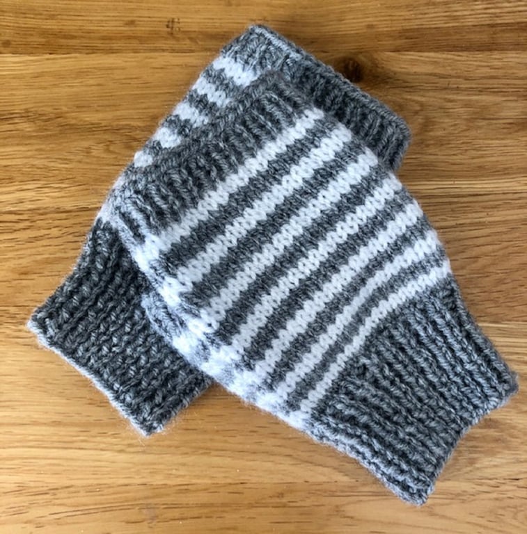 Fingerless Gloves, hand knitted, grey & white