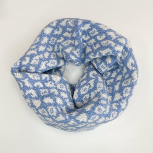 Summer Seconds Leopard snood cowl - glacier and white