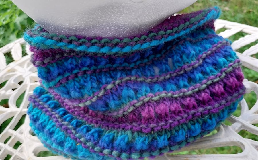 Handknit chunky wool circular cowl col 3