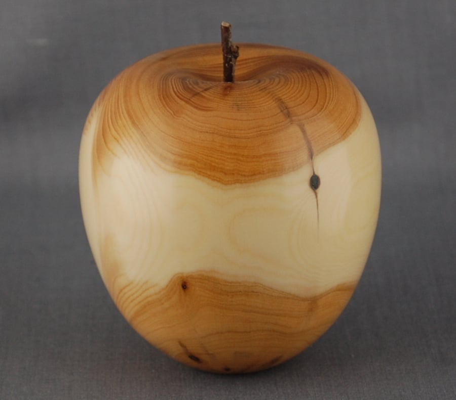 Splendid Apple in Yew Wood