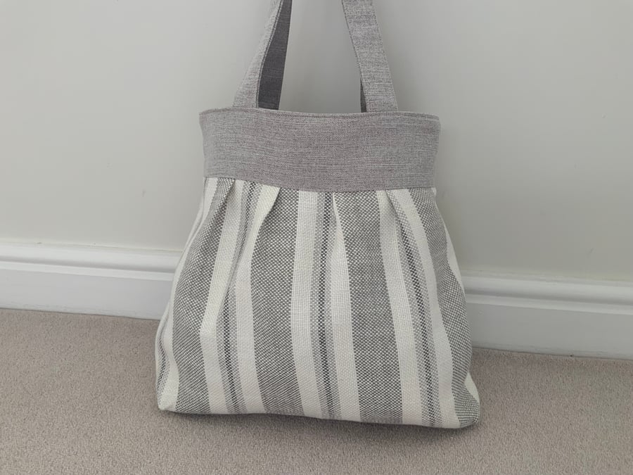 Tote Bag, Pleated Tote Bag,  Linen, Hand Bag, Day Bag, Magnetic snap fastening