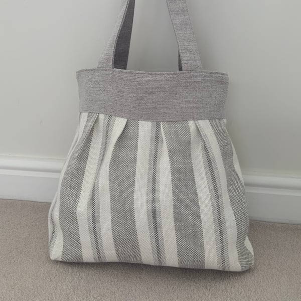 Tote Bag, Pleated Tote Bag,  Linen, Hand Bag, Day Bag, Magnetic snap fastening