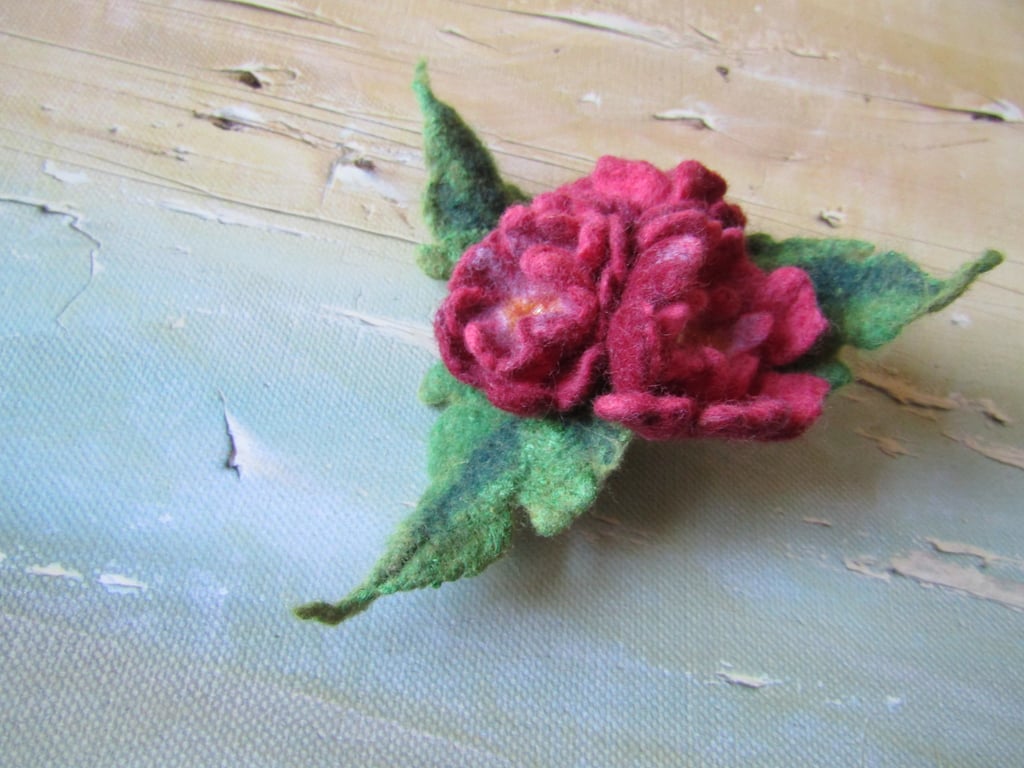 Handmade Felted Wool Brooch – Red Floral Design (11 cm)