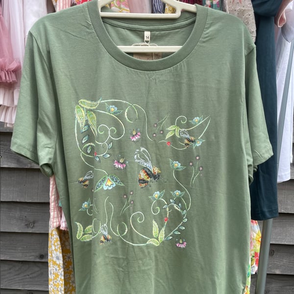 Floral Bumble Bee T Shirt 14