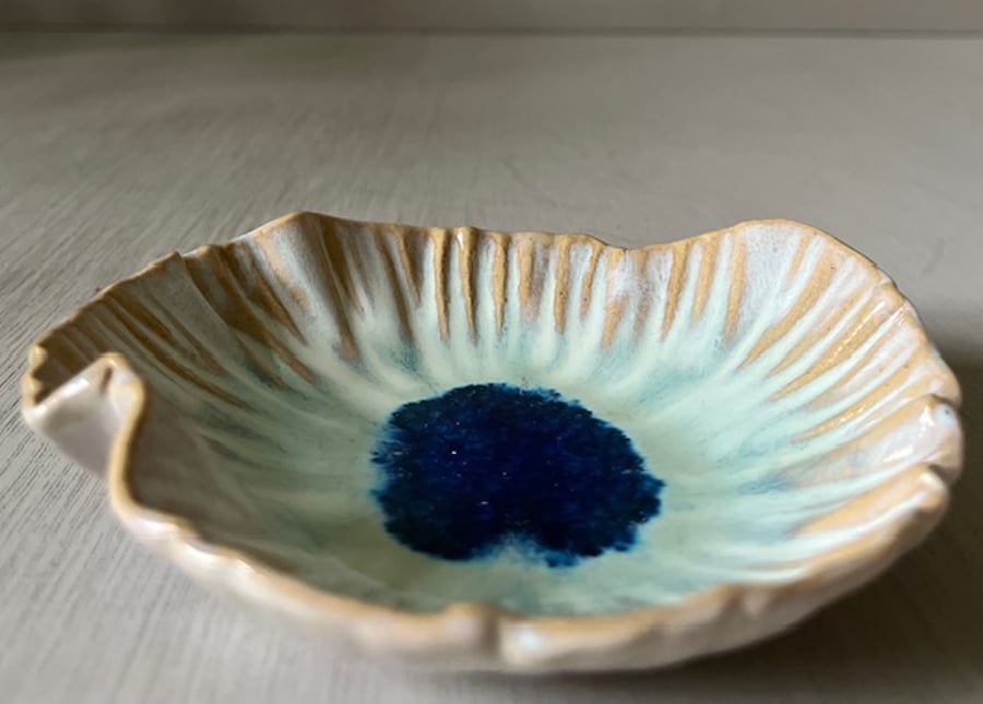 Ceramic stoneware trinket dish