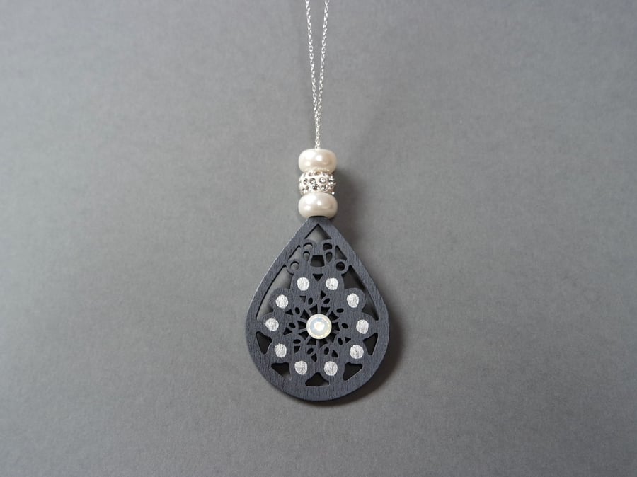 Mandala Crystal Necklace - 925 Silver Wood grey white long