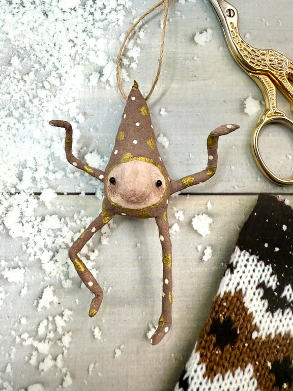 Spun Cotton Elf Hanger in Taupe Mauve