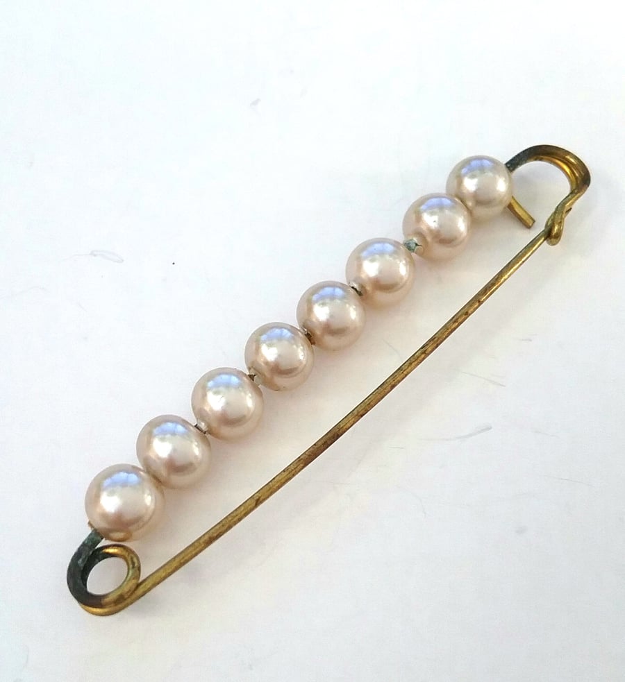 Vintage Pearl Pin Brooch.....