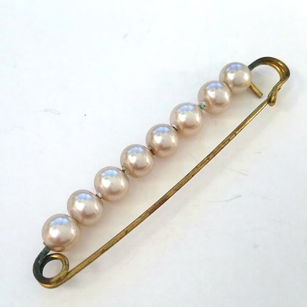 Vintage Pearl Pin Brooch.....