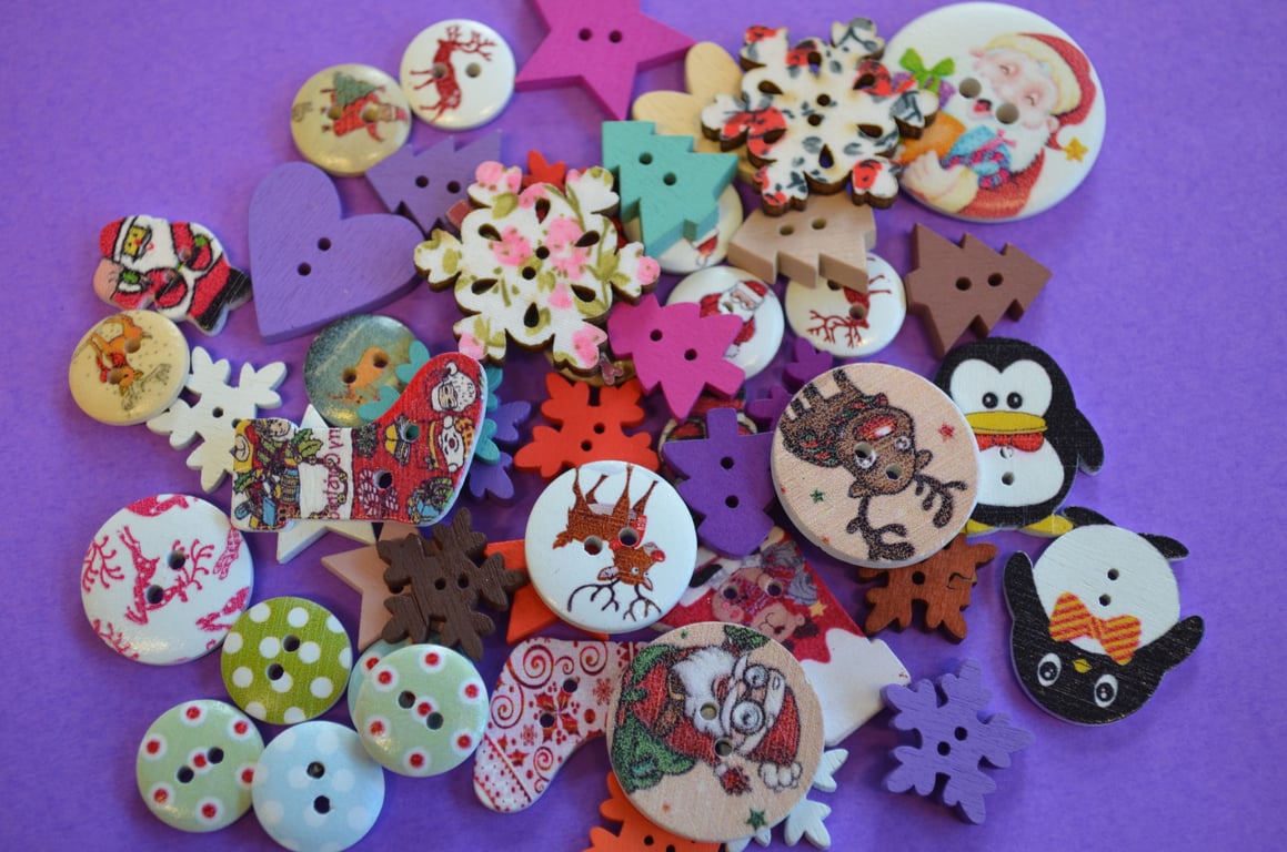 Christmas Button Mix Bargain Bundle 50 Buttons for Christmas Crafts