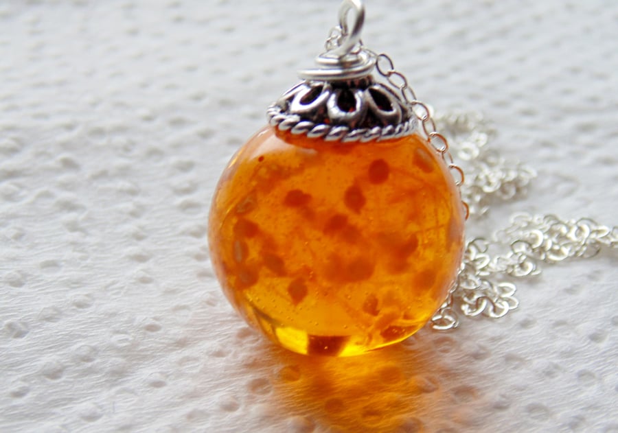 Amber Resin Flower Necklace 
