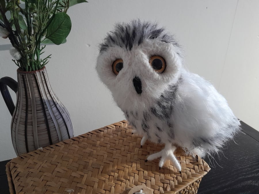 Snowy Owl, Dotpebblesknits Design