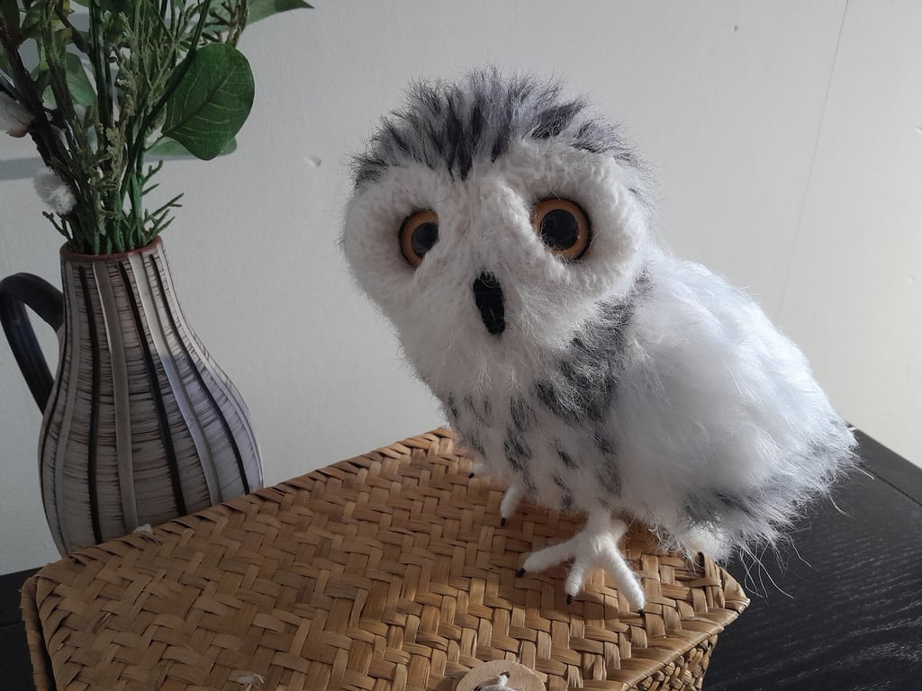 Snowy Owl, Dotpebblesknits Design