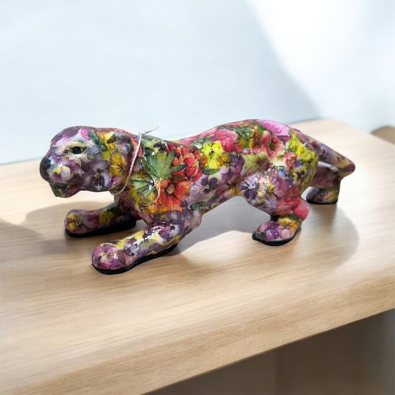 Tiger safari shelf ornament