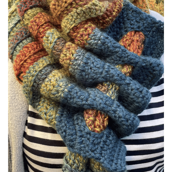 Autumnal Keyhole Scarf