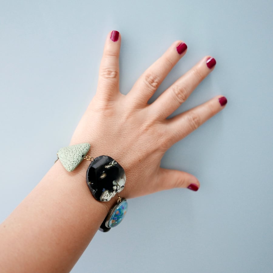 Floral Statement Bracelet with Agathe Gemstones and Glass Beads