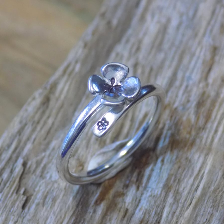 Sterling silver flower wrap around ring size K and a half