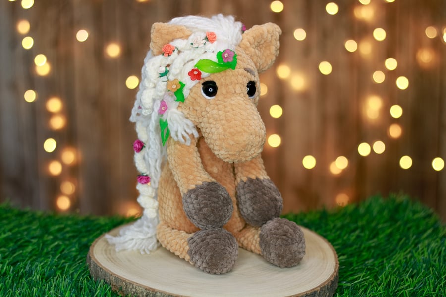 Palomino Flower Rapunzel Horse 