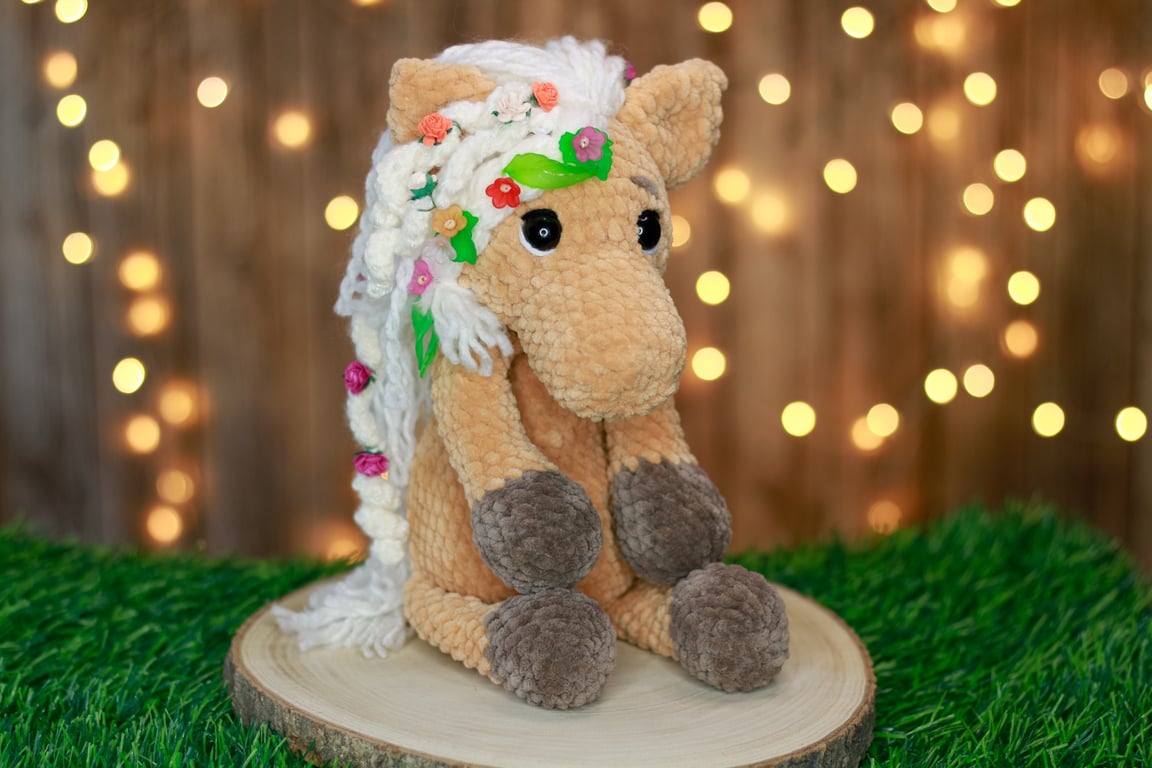 Palomino Flower Rapunzel Horse 