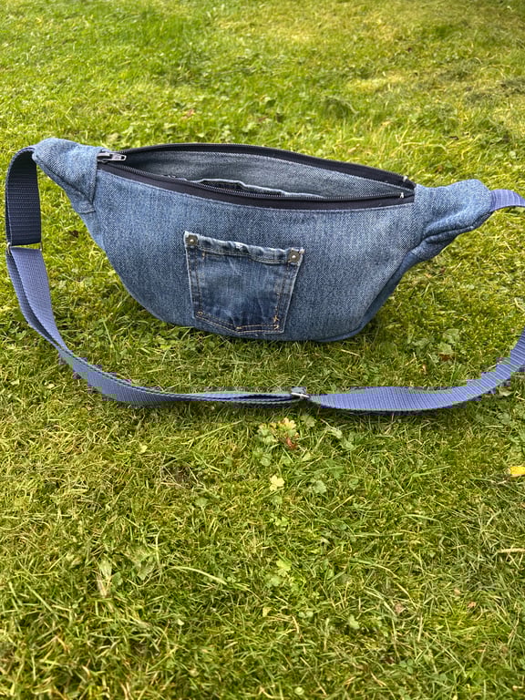 Denim cross body bag - Dark blue - Upcycled - sustainable fashion