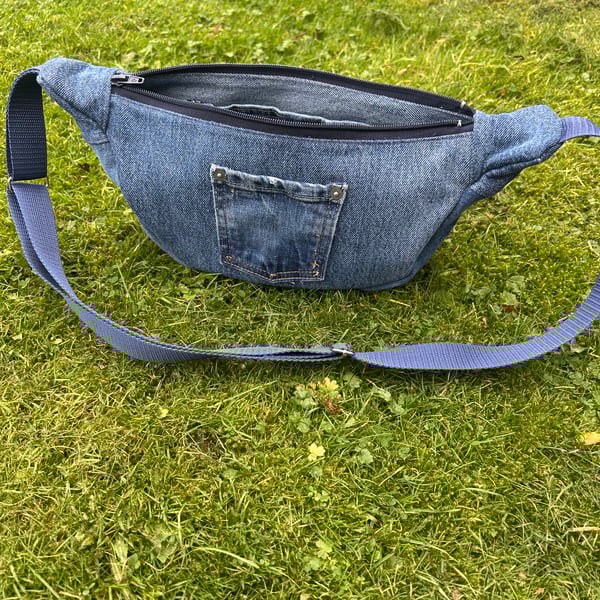 Denim cross body bag - Dark blue - Upcycled - sustainable fashion