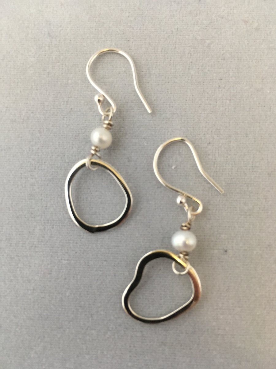 Silver and pearl earrings 