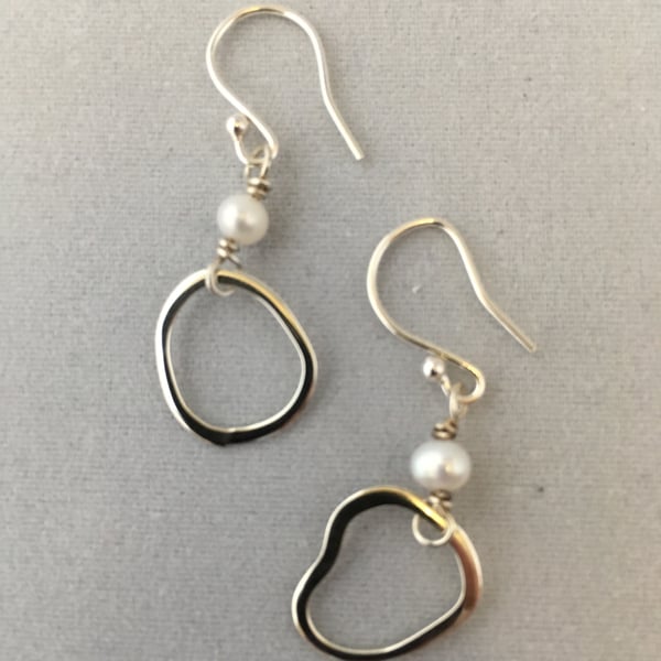 Silver and pearl earrings 