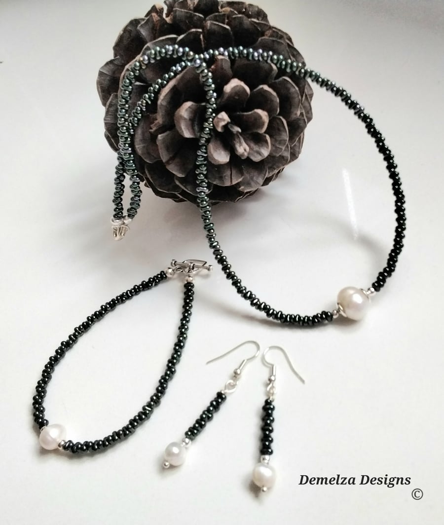 Freshwater Barogue Pearl & Dark Green Pearlescent Peanut Seed Bead Jewellery Set