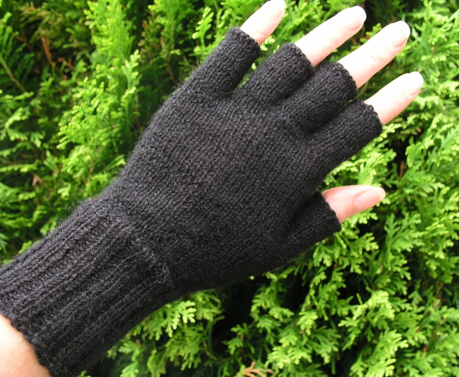 Fingerless gloves alpaca black