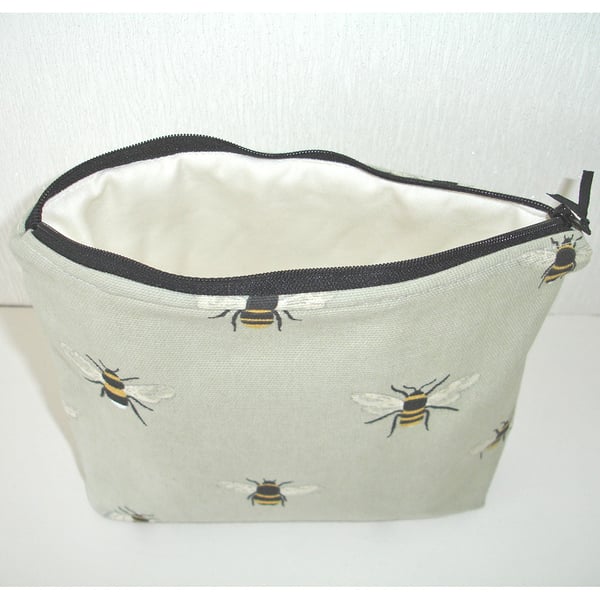 Bees Large Toiletries Underwear Travel Bag Case Bee Insects