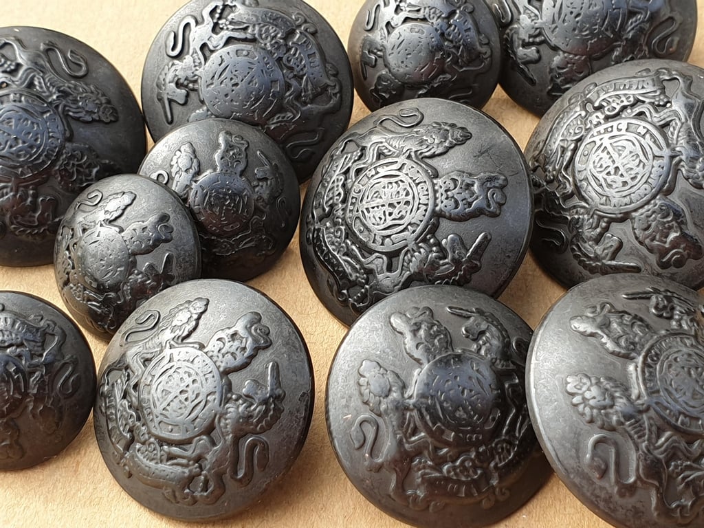 15mm Italian Black metal crest Button in 3 sizes Available in 15mm 21mm & 23mm