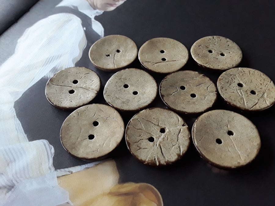 25mm (1") 40L REAL COCONUT 1st Quality x 6 Buttons