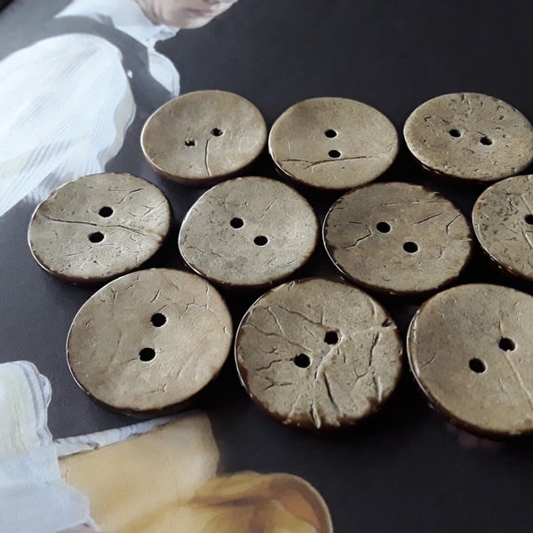 25mm (1") 40L REAL COCONUT 1st Quality x 6 Buttons