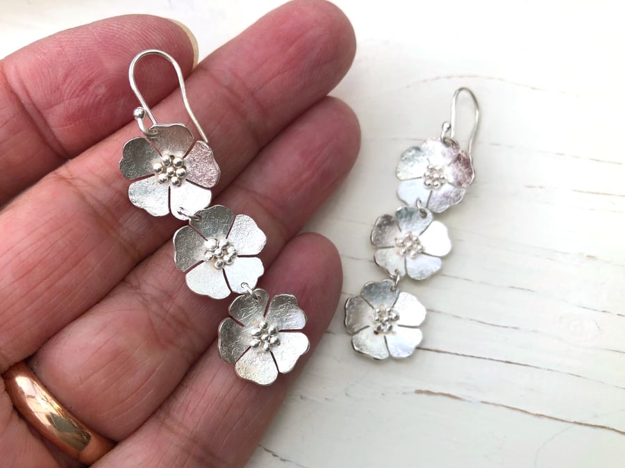 Sterling Silver Daisy Chain Drop Earrings. 
