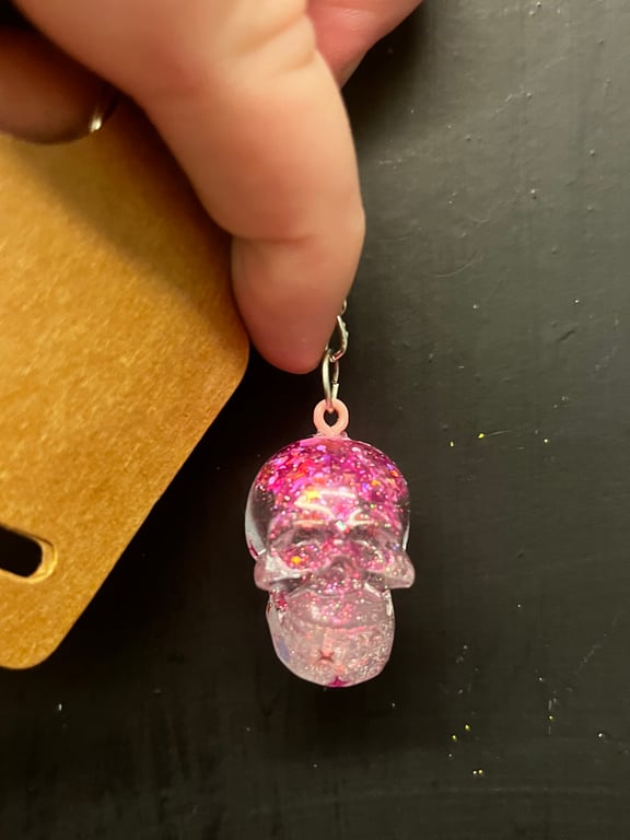 Pink glitter skull keyring