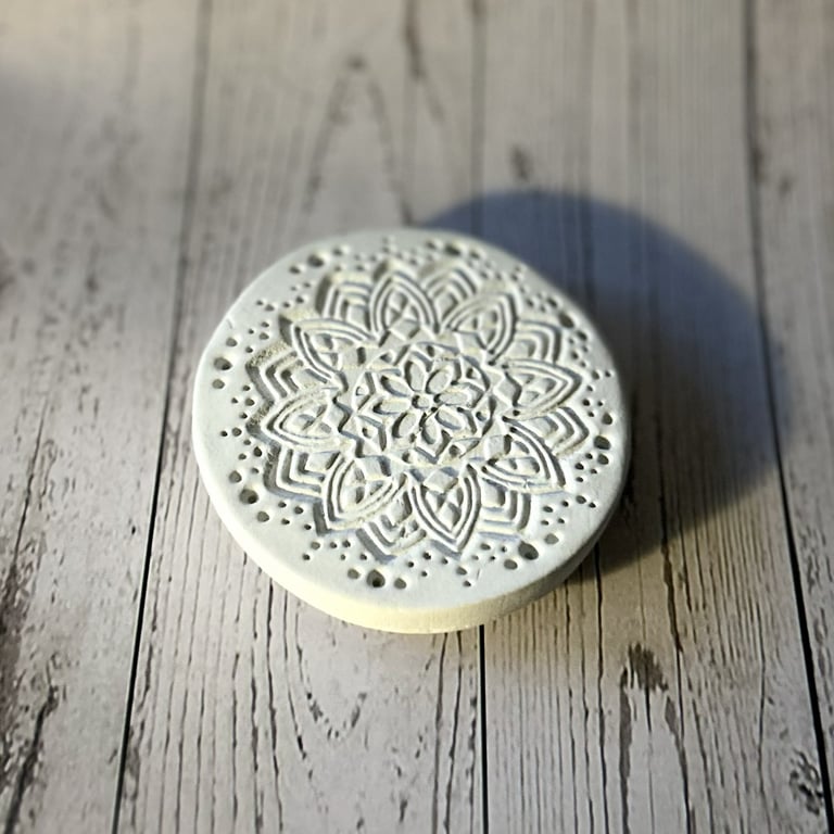 Clay Pedestal Essential Oil Diffuser – Echoes of Essence 