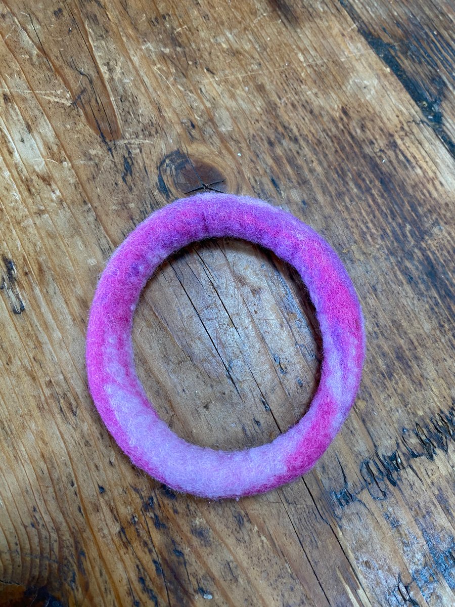 Pink Felt Bracelet. (565)
