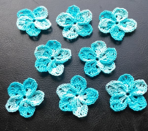 8 TURQUOISE  MULTICOLOURED FLOWERS, 5 PETALS - 3.5cm ACROSS - CARD EMBELLISMENTS