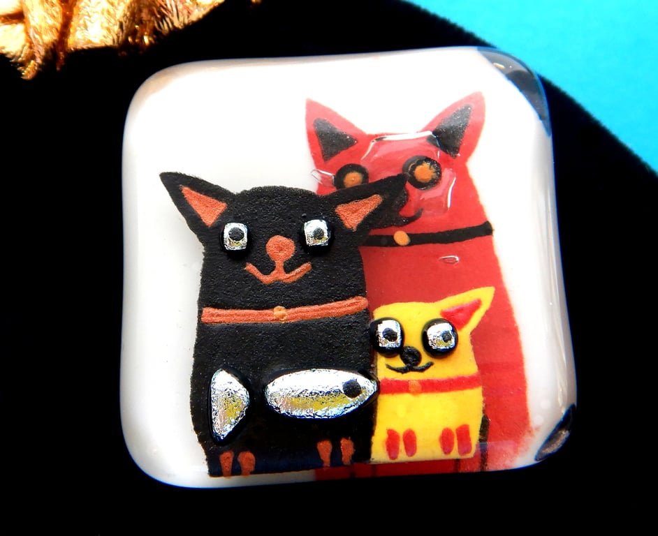 Handmade Fused Glass 'Cats with Fish' Brooch