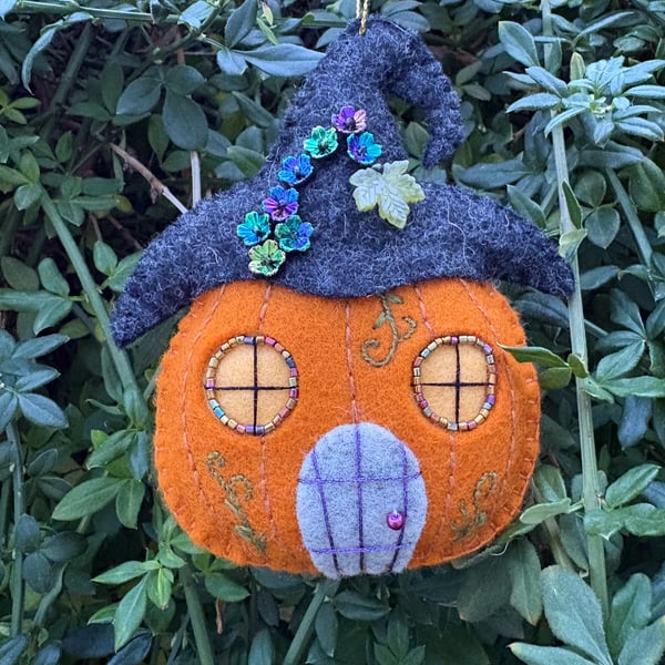 Felt Halloween Witches Pumpkin House