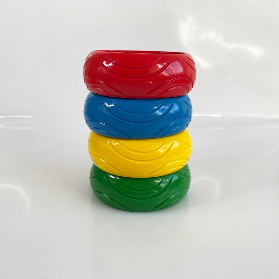 Dome-shaped statement resin bangles - 4 colours