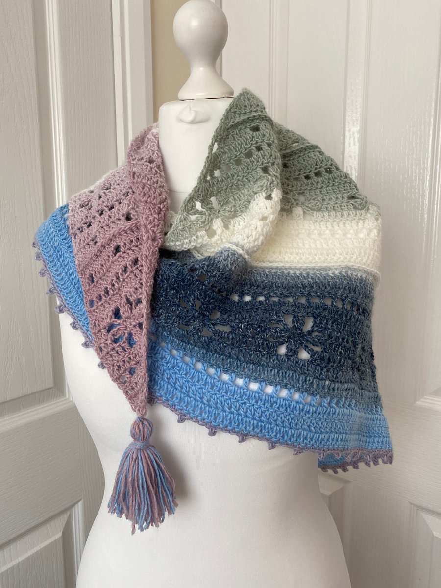 Handmade crochet ‘daisy’ wrap-shawl 