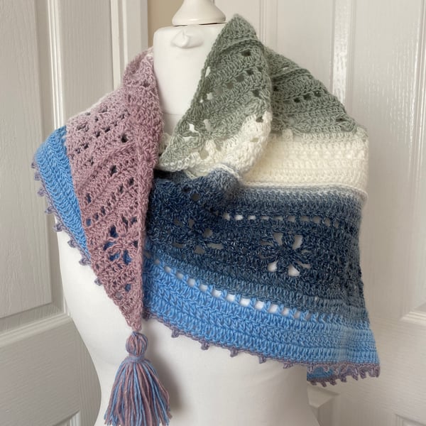 Handmade crochet ‘daisy’ wrap-shawl 