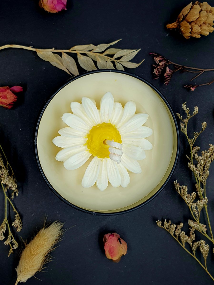 Daisy Candle Tin