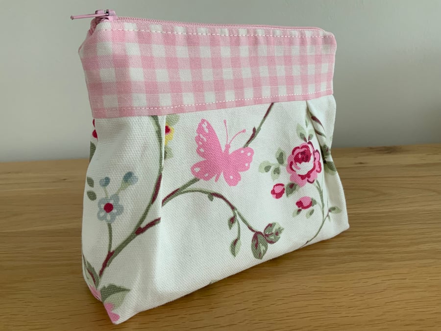 Pretty Pleated Cosmetic Bag, Make up Bag, Zipped Purse, Vintage Style