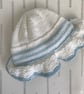 White and blue sunhat and shoes - Image 2