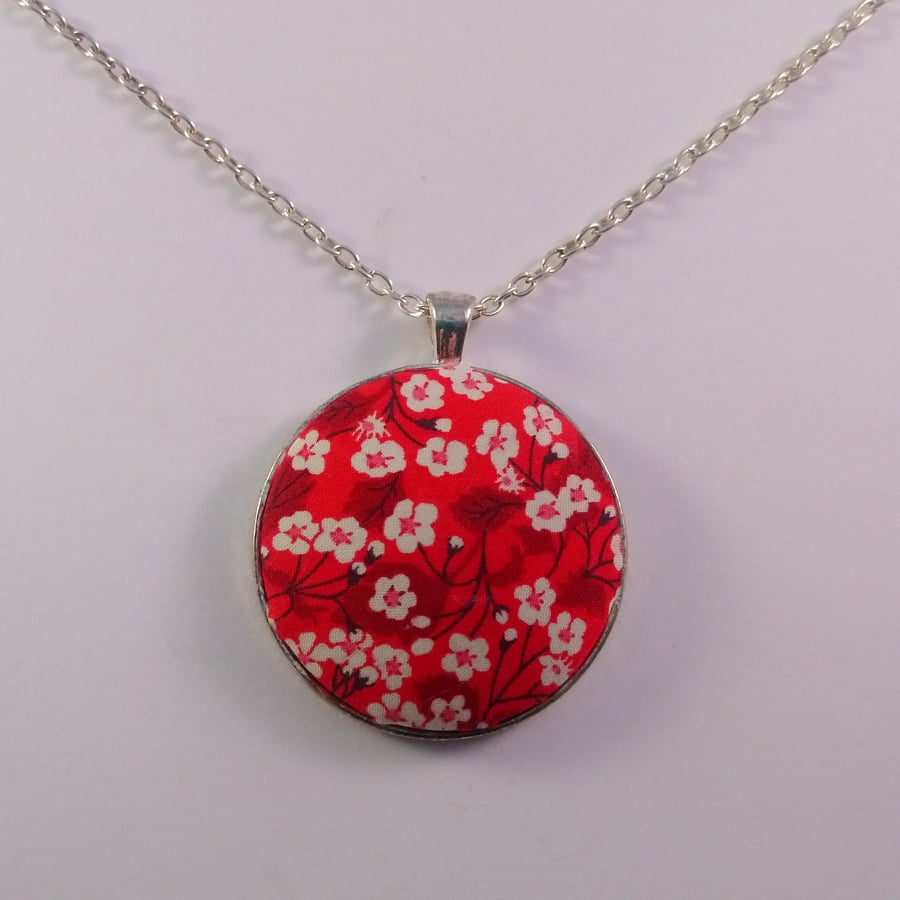 38mm Red and White Floral Fabric Covered Button Pendant